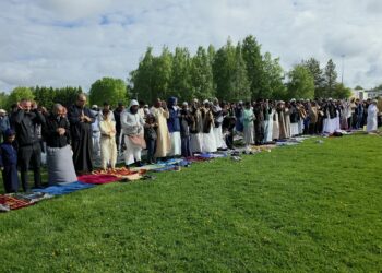 أجواء روحانية في فانتا والسفير المغربي يشارك المسلمين فرحة العيد في فنلندا