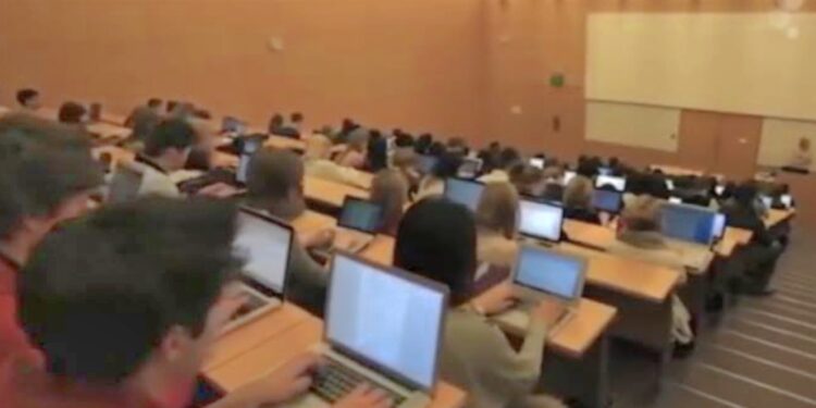 فنلندا تغيّر قواعد الاندماج: دعم جديد يربط المال بتعلّم اللغة والعمل