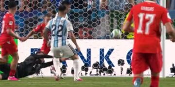 الأرجنتين تعبر سويسرا بثلاثية وتحجز مقعدها في نصف نهائي كأس العالم