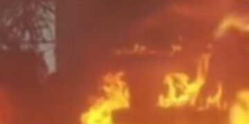 حريق في مرآب سيارات بحي بويستولا في هلسنكي والشرطة تشتبه في إضرامه عمدًا
