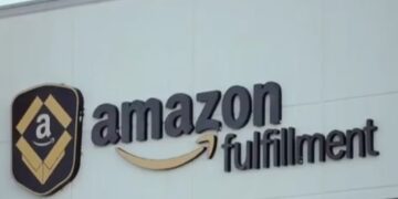 أمازون تنهي منصة اعتمد عليها أكثر من 500 ألف عامل مع صعود الذكاء الاصطناعي