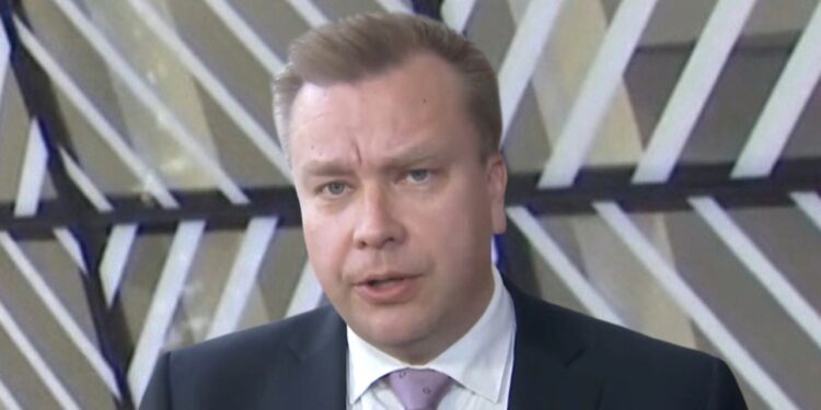 Antti Kaikkonen suomalainen poliitikko Ja Suomen Keskustan puheenjohtaja