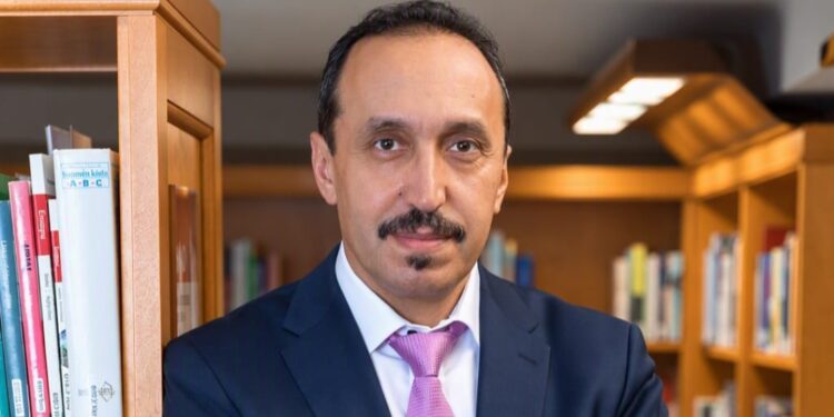 أوباموح يحذر من تآكل الثقة الاجتماعية في فنلندا ويدعو إلى حماية الشباب من الإقصاء